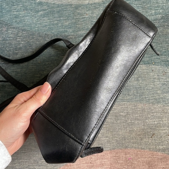 Elegant 90S Black Leather Shoulder Bag - Picture 12 of 13